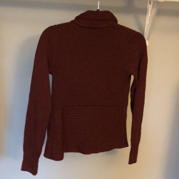 H&M red sweater - Picture 2 of 2